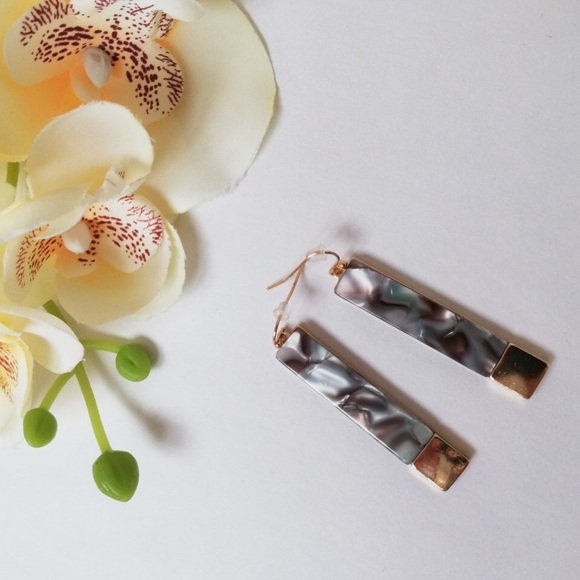 Bar Earrings - Picture 3 of 4